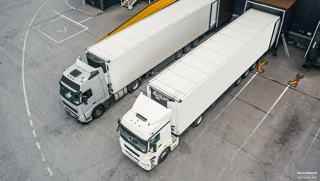 Top 5 Best Practices For Managing a Fleet 2 white trucks